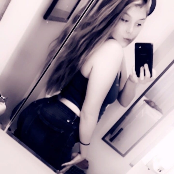 Meet your Posher, Alexandra - Picture 1 of 1